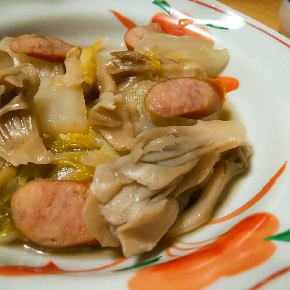 白菜大量消費 ウインナーと白菜と舞茸のコンソメ煮 レシピ 作り方 By はじゃじゃ 楽天レシピ
